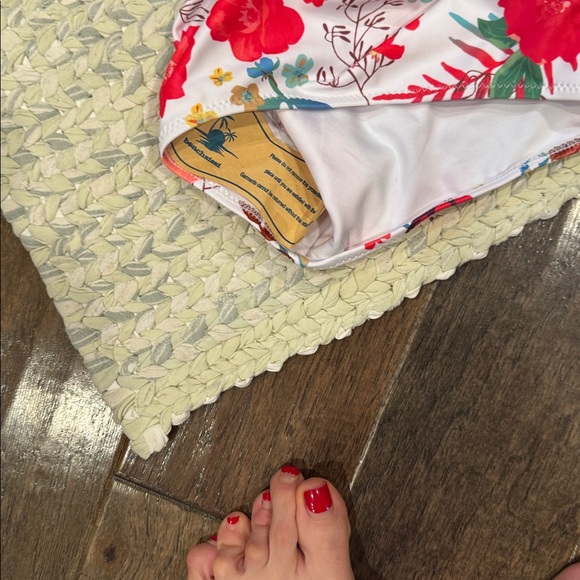 Elegant Red Halter Tankini Set - Picture 2 of 4